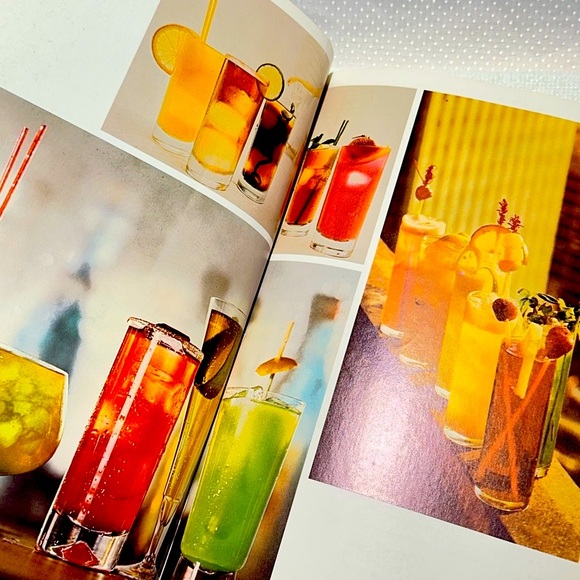 VTG. 70’s Playboy's Host & Bar Book -Hardcover - Picture 4 of 14